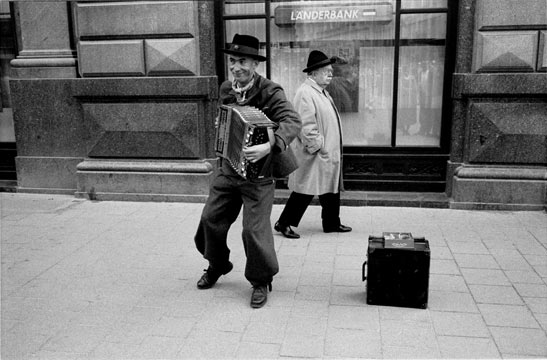 Hubert von Goisern - Street musician in Vienna