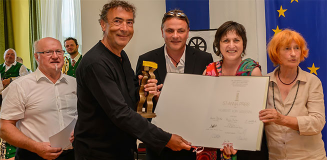 Hubert von Goisern receives St. Anna Award in Julbach